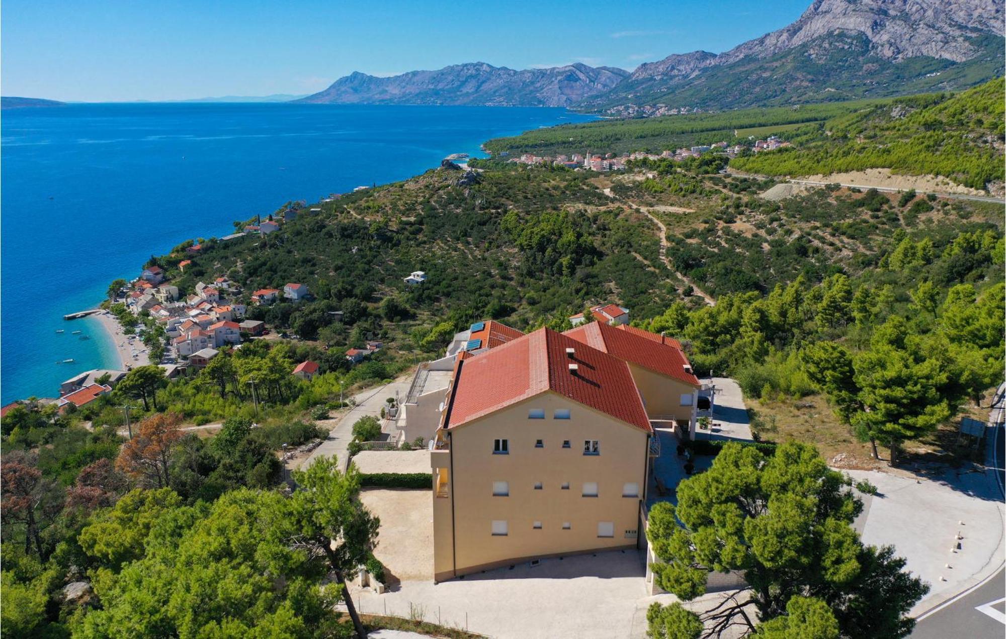 Stunning Apartment In Krvavica With Kitchen Luaran gambar